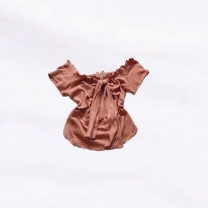 active usa ⋆ ruffle cutout off the shoulder top